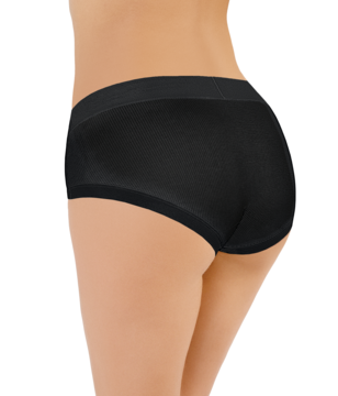 Czarne figi damskie z wiskozy, widok od tyłu na modelce. Pełny krój z wysokim stanem zapewnia komfort i dopasowanie.