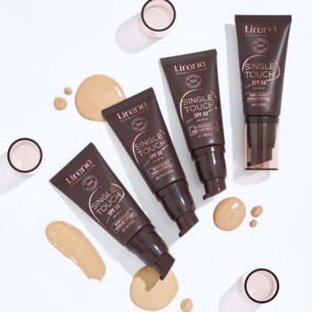 Cztery tubki Lirene Single Touch SPF 50, matujący podkład do twarzy, w różnych odcieniach, z kroplami na białym tle.