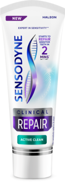 Biała tubka pasty Sensodyne Clinical Repair Active Clean na nadwrażliwe zęby, widok z przodu, fioletowe detale.