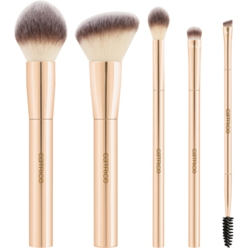 Zestaw pięciu pędzli Catrice Pro Essential z różowo-złotymi rączkami i miękkim włosiem, ułożone pionowo.