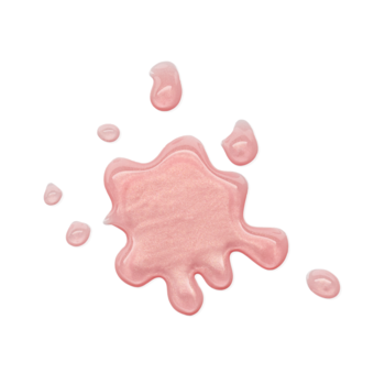 Błyszcząca plama jasnoróżowego błyszczyka Essence Juicy Bomb Proud Papaya z drobnymi kroplami na białym tle.