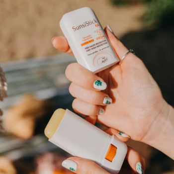 AVENE SunsiStick KA ,krem do twarzy, w sztyfcie, przeciwsłoneczny, SPF 50+,kompozycja-1