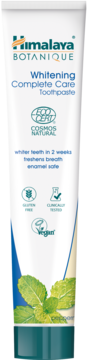 Biała tuba pasty Himalaya Botanique Whitening Complete Care, zielono-niebieska, widok z przodu, z liśćmi mięty.