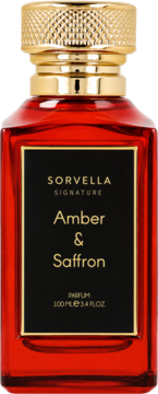 Bursztynowa butelka perfum Sorvella Signature Amber & Saffron z czarną etykietą i złotą zakrętką, widok z przodu.