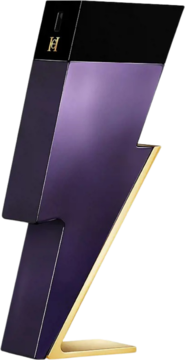 Woda toaletowa Bad Boy Dazzling Garden, fioletowa butelka w kształcie błyskawicy z czarnym topem i złotym akcentem, widok pod kątem.