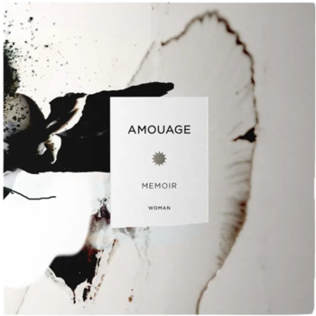 Amouage Memoir Woman woda perfumowana, białe pudełko z abstrakcyjnymi czarnymi plamami, widok z przodu.