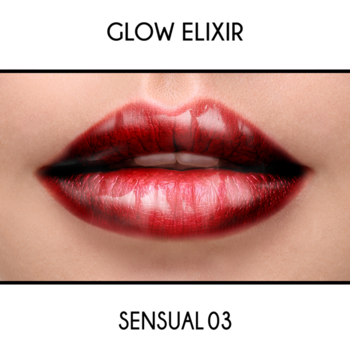 Bliskie ujęcie ust z olejkiem Glow Elixir Lip Oil Sensual 03 w kolorze czerwono-różowym, dającym intensywny blask.