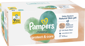 Chusteczki Pampers Harmonie Protect & Care 0% plastic, białe opakowanie z zielonymi kształtami, widok z przodu.