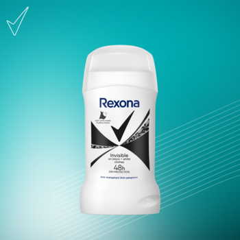 Biały antyperspirant Rexona Invisible w sztyfcie dla kobiet, chroniący przed plamami, na turkusowym tle.