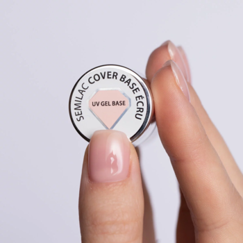 Zbliżenie na nakrętkę bazy hybrydowej Semilac Cover Base Ecru, z naklejką UV Gel Base i paznokciem w odcieniu nude.
