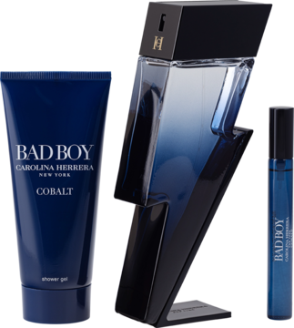 Zestaw Carolina Herrera Bad Boy Cobalt: ciemnoniebieski żel, woda perfumowana 100ml (flakon błyskawica) i 10ml.