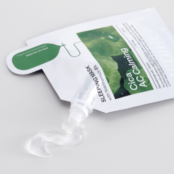 Mediheal Cica AC Calming Sleeping Mask, żelowa maseczka z wąkrotką azjatycką, widok z góry na wyciskany produkt.