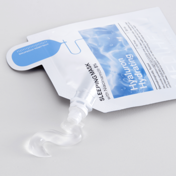 Mediheal Hyaluron Hydrating Sleeping Mask. Biała saszetka z niebieskim napisem, przezroczysty żel wyciskany.