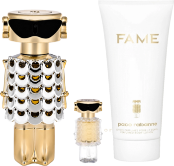 Zestaw Paco Rabanne Fame: złoty flakon-robot wody perfumowanej 80 ml, miniatura 4 ml i biały balsam 100 ml obok siebie.