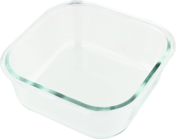 Kwadratowa szklana forma żaroodporna, przezroczysta, widok z góry pod kątem na puste wnętrze naczynia.