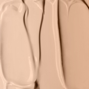 Jasnobeżowy podkład matujący Affect Best Matte Covering Foundation, gładkie smugi kremowej formuły.