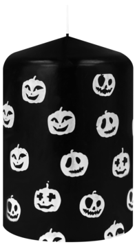 Czarna świeca pieńkowa Halloween, ozdobiona licznymi białymi wzorami dyni jack-o'-lanterns. Widok z przodu.