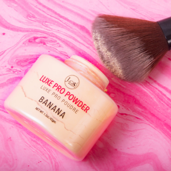 J.CAT BEAUTY Luxe Pro ,puder do twarzy, sypki, utrwalający, nr 101 Banana,kompozycja-1