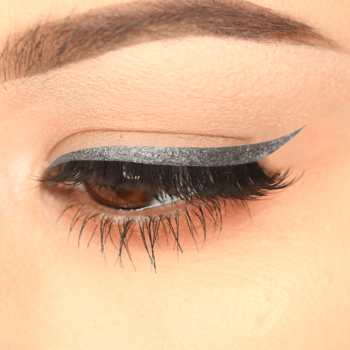 J.CAT BEAUTY Rock N' Glitz ,eyeliner w pisaku, nr 107 Platinum Pop,kompozycja-1