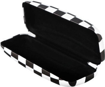 Otwarte etui na okulary w czarno-białą szachownicę, widok z góry pod kątem. Twarde.