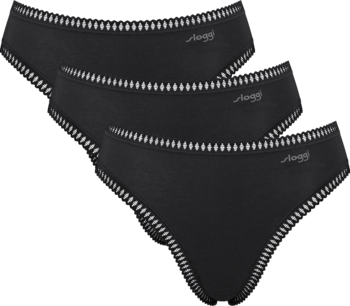 Trzy czarne figi Sloggi Go Crush High Leg z białą koronkową lamówką, ułożone jedna za drugą.