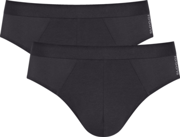 Sloggi Men Core Comfort Brief: dwie czarne pary bawełnianych majtek z elastycznym pasem, widok z przodu pod kątem.