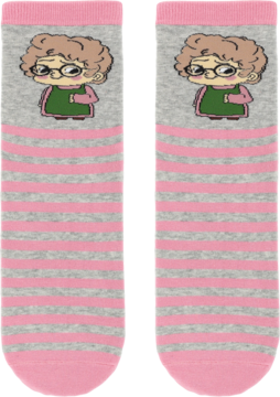 Para skarpet w szaro-różowe paski, z kreskówkową babcią w okularach i zielonej sukience. Widok z przodu.