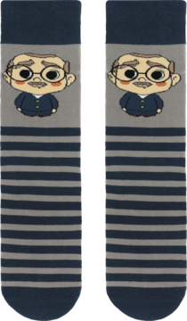 Skarpety granatowo-szare w paski, z kreskówkową postacią starszego mężczyzny w okularach, widok z przodu.