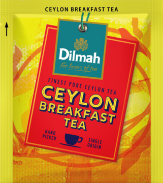 Pojedyncza saszetka herbaty Dilmah Ceylon Breakfast Tea. Żółta, z czerwoną etykietą i turkusowym logo Dilmah.