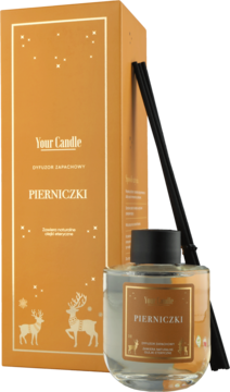 Dyfuzor zapachowy Your Candle Pierniczki. Przezroczysta butelka z czarnymi patyczkami na tle pomarańczowego pudełka.