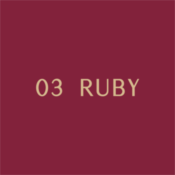 Intensywnie napigmentowany, burgundowy eyeliner Stars Otternity 03 Ruby, widoczny na kwadratowym polu z tekstem.