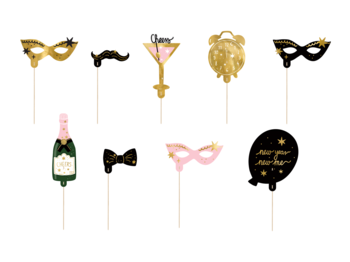 Zestaw 9 gadżetów do zdjęć Let's Party: złote maski, szampan, kieliszek, zegar, balon, muszka. Widok z góry.