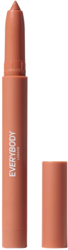 Blending Lip Crayon Everybody London Soft Caramel, beżowa pomadka satynowa z odsłoniętą szpiczastą końcówką.