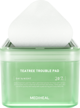 Mediheal Teatree Trouble Pad, zielony pojemnik z białymi płatkami do cery tłustej z drzewa herbacianego, widok z przodu.