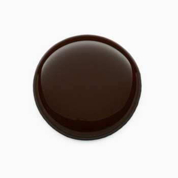 Catrice Gel Affair, lakier żelowy Double Shot Diva: błyszcząca, ciemnobrązowa kropla na białym tle.