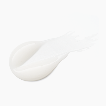 Błyszcząca smuga białego błyszczyka Catrice Diamond Glaze Gloss Stick, przypominająca balsam, na białym tle.