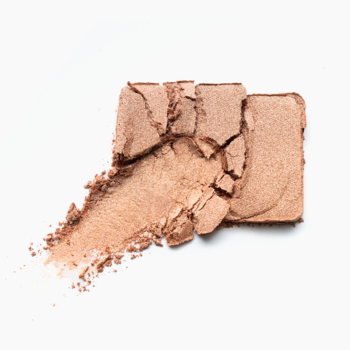 Catrice Art Couleurs Dreamcatcher, rozkruszony złoty cień do powiek o intensywnym pigmencie. Na białym tle.