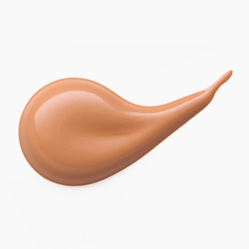 Smuga płynnego korektora rozświetlającego Under Eye Brightener Liquid Warm Nude, ciepły beż, na białym tle.