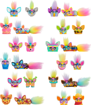 Zestaw małych, kolorowych figurek Furby z puszystymi ogonami i uszami. Widok z góry, cała kolekcja.