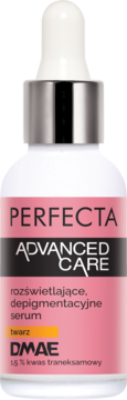 Perfecta Advanced Care serum rozświetlające, depigmentacyjne, w białej butelce z pipetą. Etykieta z DMAE i kwasem traneksamowym.