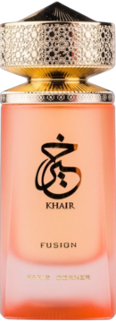 Flakon perfum Khair Fusion, prostokątny, gradientowe pomarańczowe szkło, złota nakrętka z arabskim wzorem.
