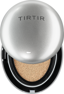 Srebrny kompakt TIRTIR Mask Fit Aura Cushion 24W Soft Beige, otwarty, ukazujący beżowy nawilżający podkład, widok z góry.