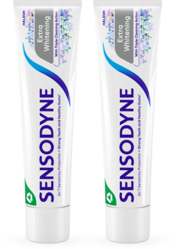 Dwa opakowania pasty Sensodyne Extra Whitening do wybielania i ochrony wrażliwych zębów, białe tubki stojące.