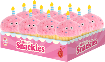 Różowe, pluszowe babeczki z radosnymi buźkami i żółtymi świeczkami w różowym pudełku Keelco Snackies.