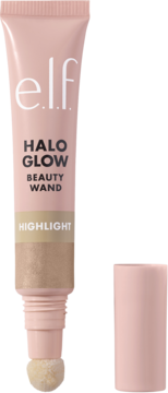 e.l.f. Halo Glow Wand Highlight, różowa tubka z widocznym złotym rozświetlaczem i gąbką. Obok zdjęta nakrętka.