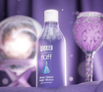 Fioletowy olejek pod prysznic Glinda Upland Magic Shower Wicked Fluff, butelka z postacią Glindy, widok z przodu.