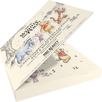 Kalendarz adwentowy Disney Winnie the Pooh z kosmetykami, otwarty pod kątem, kremowe tło z postaciami i numerami.