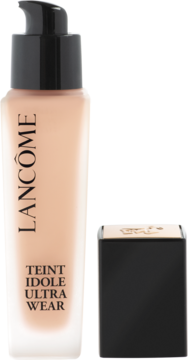 Lancôme Teint Idole Ultra Wear, jasnobeżowy podkład z pompką, z czarną nakrętką obok.
