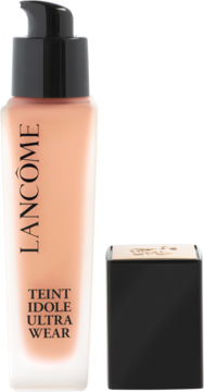Lancôme Teint Idole Ultra Wear, podkład z serum, butelka z pompką, brzoskwiniowy odcień, czarna nakrętka obok.