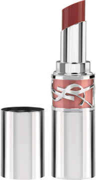 Zbliżenie: błyszcząca pomadka YSL Love Shine Rosewood Blush, wysunięty sztyft w srebrnym etui, obok odkręcona zatyczka.
